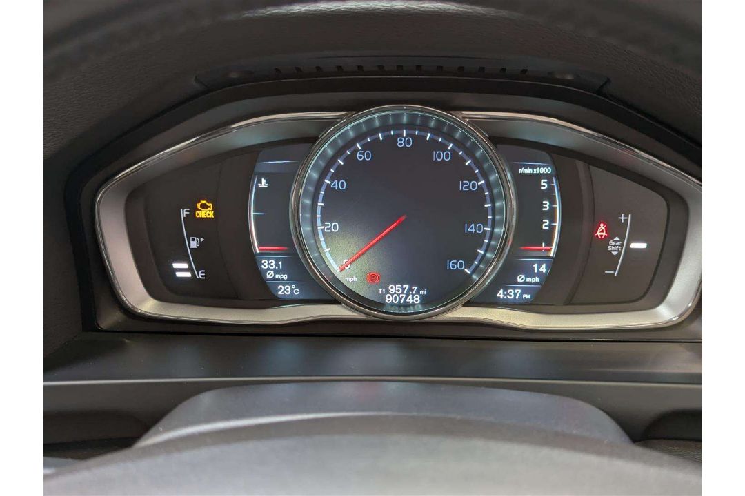 2015 VOLVO V60 CROSS COUNTRY LUX NAV - Image 24 of 26