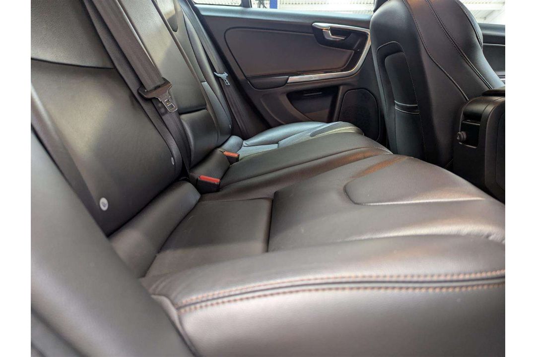 2015 VOLVO V60 CROSS COUNTRY LUX NAV - Image 16 of 26