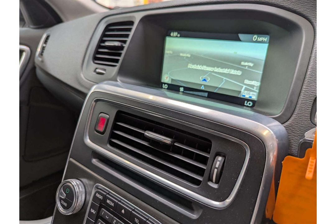 2015 VOLVO V60 CROSS COUNTRY LUX NAV - Image 23 of 26