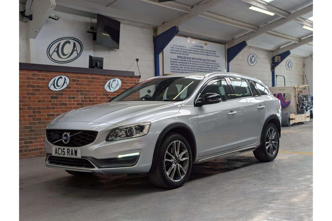 2015 VOLVO V60 CROSS COUNTRY LUX NAV - Image 1 of 26
