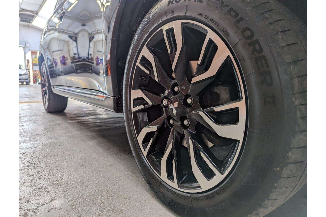 2017 MITSUBISHI OUTLANDER 4H PHEV CVT - Image 7 of 26
