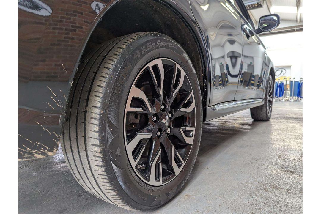 2017 MITSUBISHI OUTLANDER 4H PHEV CVT - Image 10 of 26