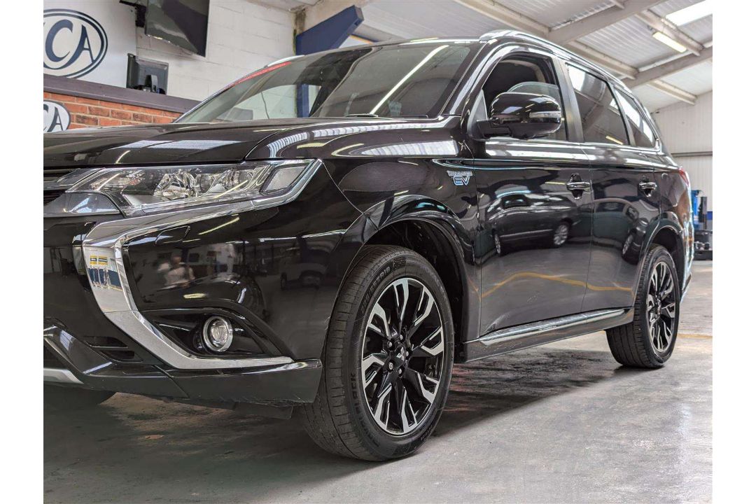 2017 MITSUBISHI OUTLANDER 4H PHEV CVT - Image 4 of 26