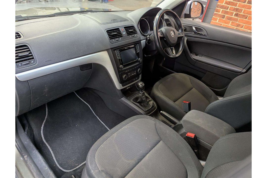 2015 SKODA YETI OUTDOOR SE TDI CR 4X - Image 17 of 30