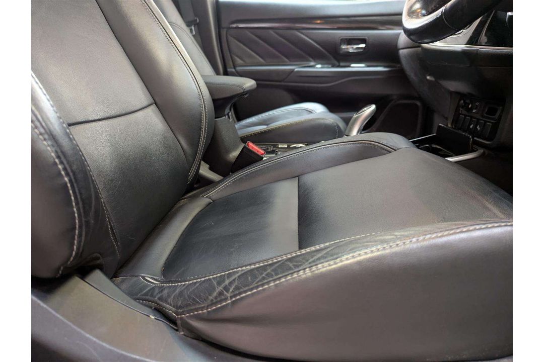 2017 MITSUBISHI OUTLANDER 4H PHEV CVT - Image 13 of 26