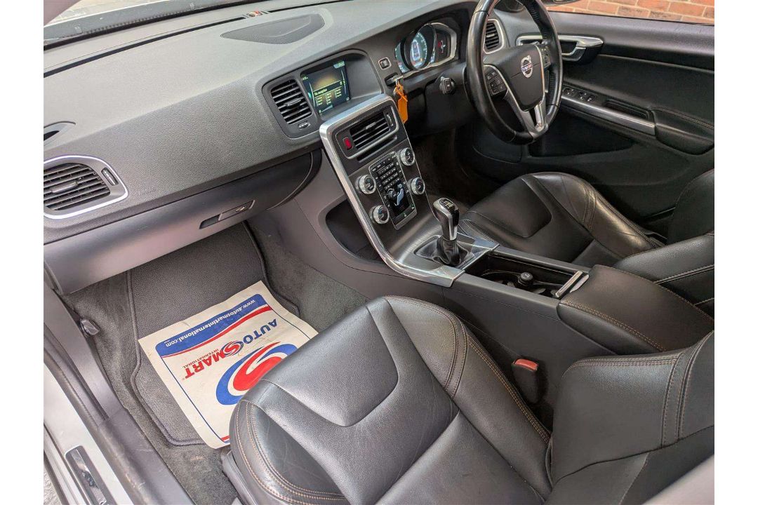 2015 VOLVO V60 CROSS COUNTRY LUX NAV - Image 13 of 26