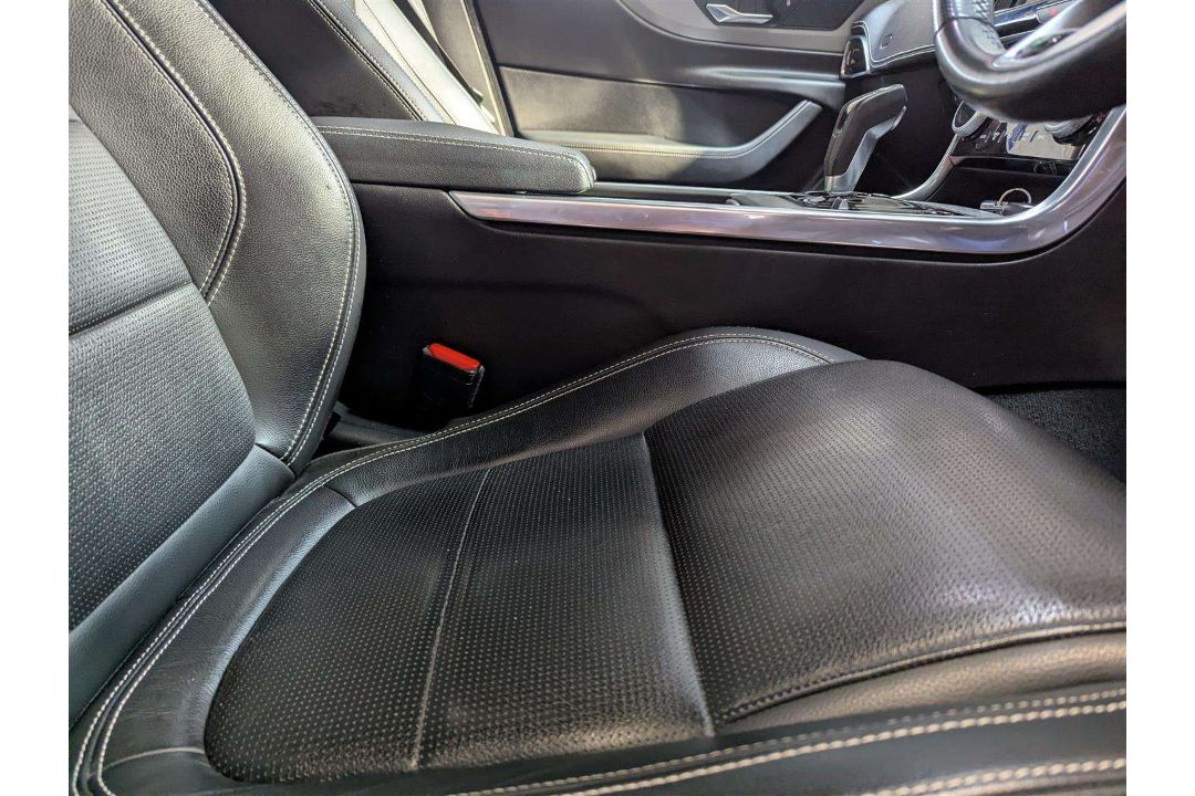 2019 JAGUAR XE R-DYNAMIC S D AUTO - Image 17 of 28