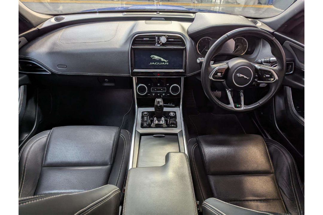 2019 JAGUAR XE R-DYNAMIC S D AUTO - Image 5 of 28
