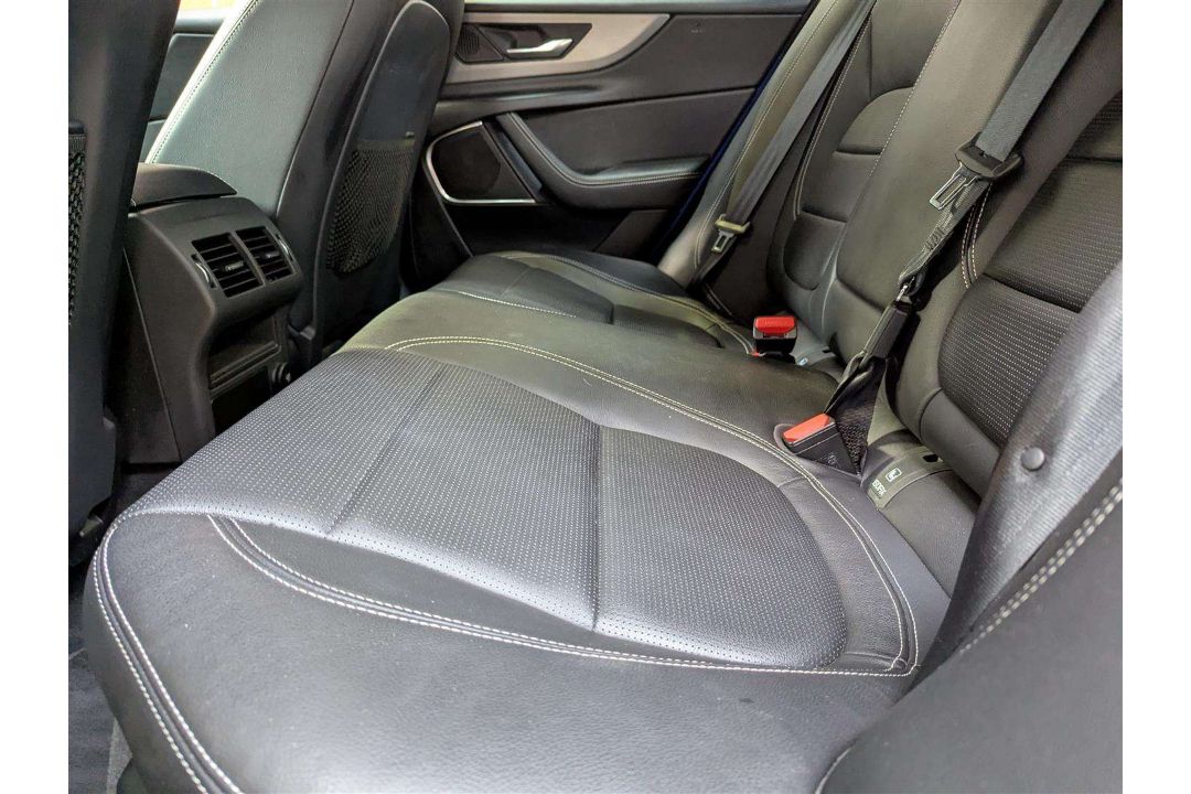 2019 JAGUAR XE R-DYNAMIC S D AUTO - Image 18 of 28