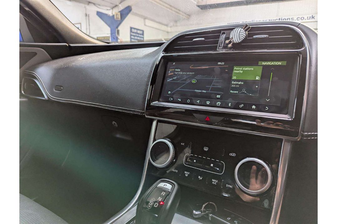 2019 JAGUAR XE R-DYNAMIC S D AUTO - Image 25 of 28