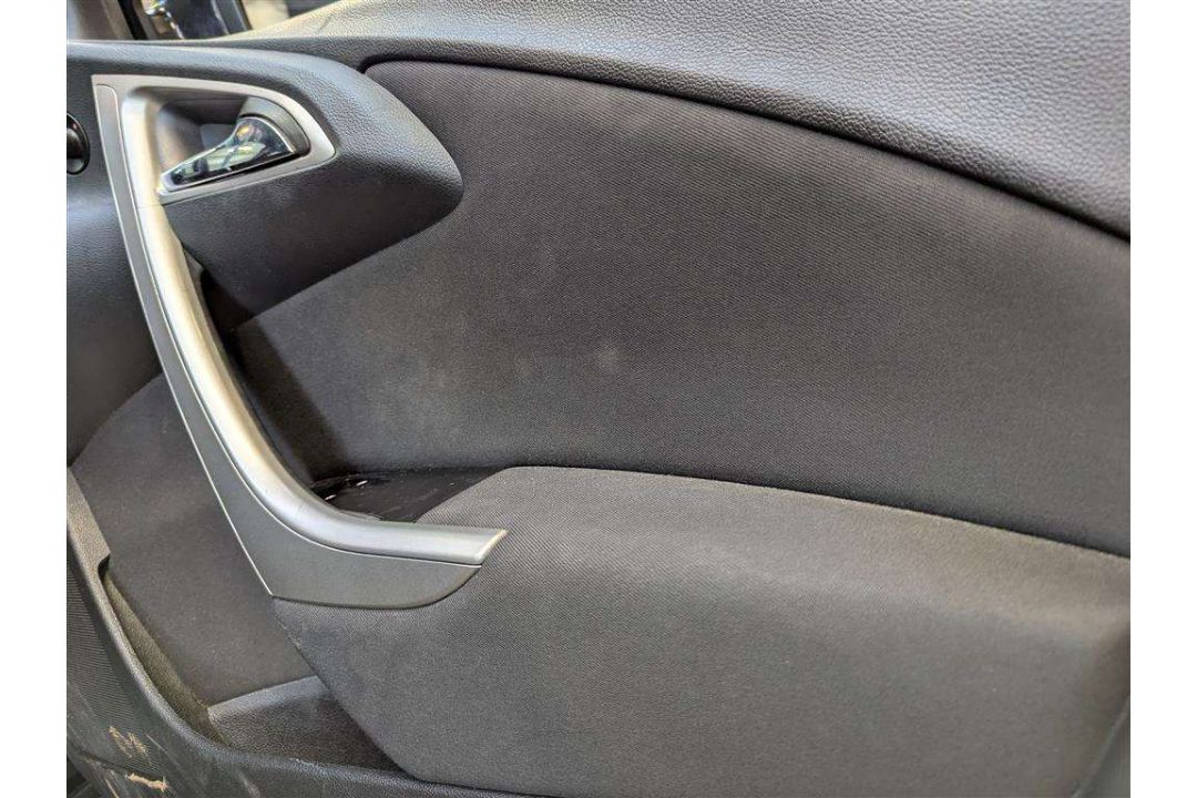 2010 VAUXHALL ASTRA EXCLUSIV 85 - Image 32 of 49