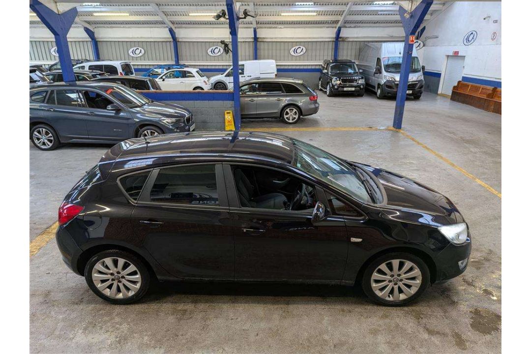 2010 VAUXHALL ASTRA EXCLUSIV 85 - Image 24 of 49