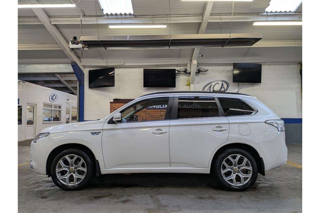 2015 MITSUBISHI OUTLANDER GX 4HS PHEV AUTO - Image 2 of 30