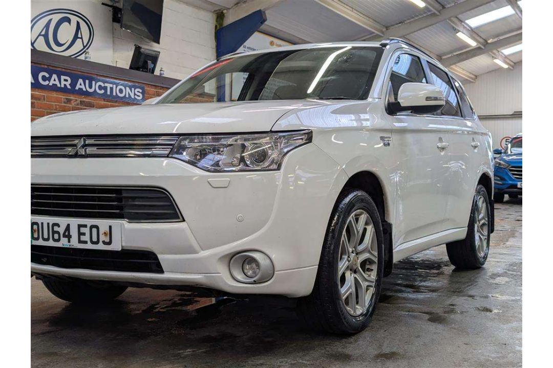 2015 MITSUBISHI OUTLANDER GX 4HS PHEV AUTO - Image 9 of 30