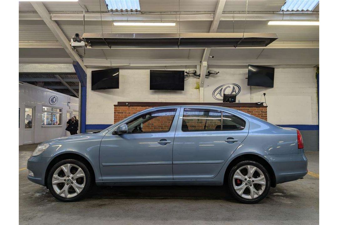 2010 SKODA OCTAVIA ELEGANCE TDI - Image 2 of 30