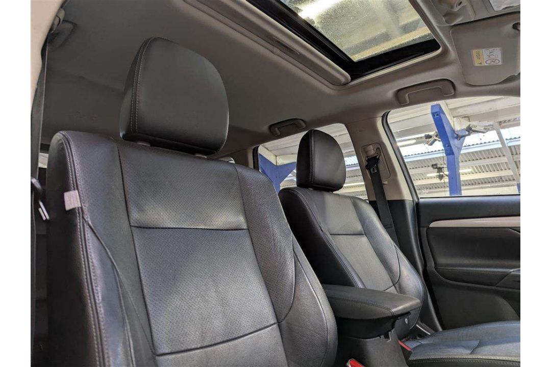 2015 MITSUBISHI OUTLANDER GX 4HS PHEV AUTO - Image 14 of 30