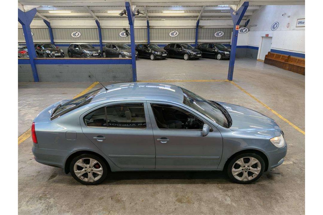 2010 SKODA OCTAVIA ELEGANCE TDI - Image 29 of 30