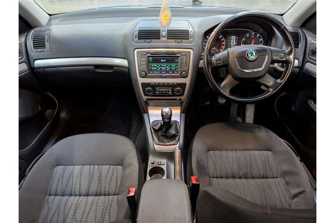 2010 SKODA OCTAVIA ELEGANCE TDI - Image 7 of 30