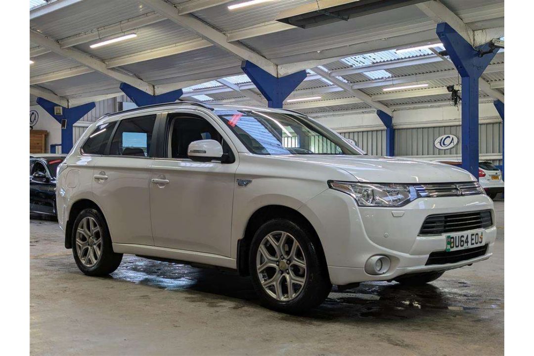2015 MITSUBISHI OUTLANDER GX 4HS PHEV AUTO - Image 5 of 30