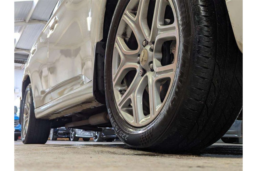 2015 MITSUBISHI OUTLANDER GX 4HS PHEV AUTO - Image 12 of 30