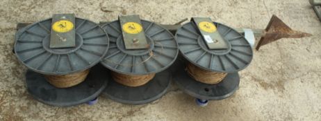 A RUTLAND TRIPLE REEL SHEEP POST ELECTRIC WIRE HOLDER NO VAT