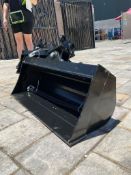 ( 1 ) 2025 UNUSED TITLING BUCKET ATTACHMENT FOR EXCAVATOR, APPROX 32in, FITS 1-3TON EXCAVATOR