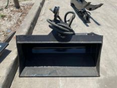 ( 1 ) 2025 UNUSED GIYI 3T HYDRAULIC TITLING BUCKET ATTACHMENT FOR EXCAVATOR MODEL GY-D3T, APPROX ...