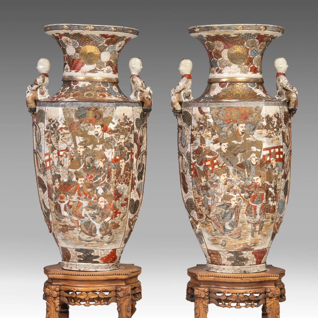An impressive pair of Japanese Satsuma ware 'Court Scenes' vases, Meiji (20thC), H 103 cm - each res - Image 4 of 18