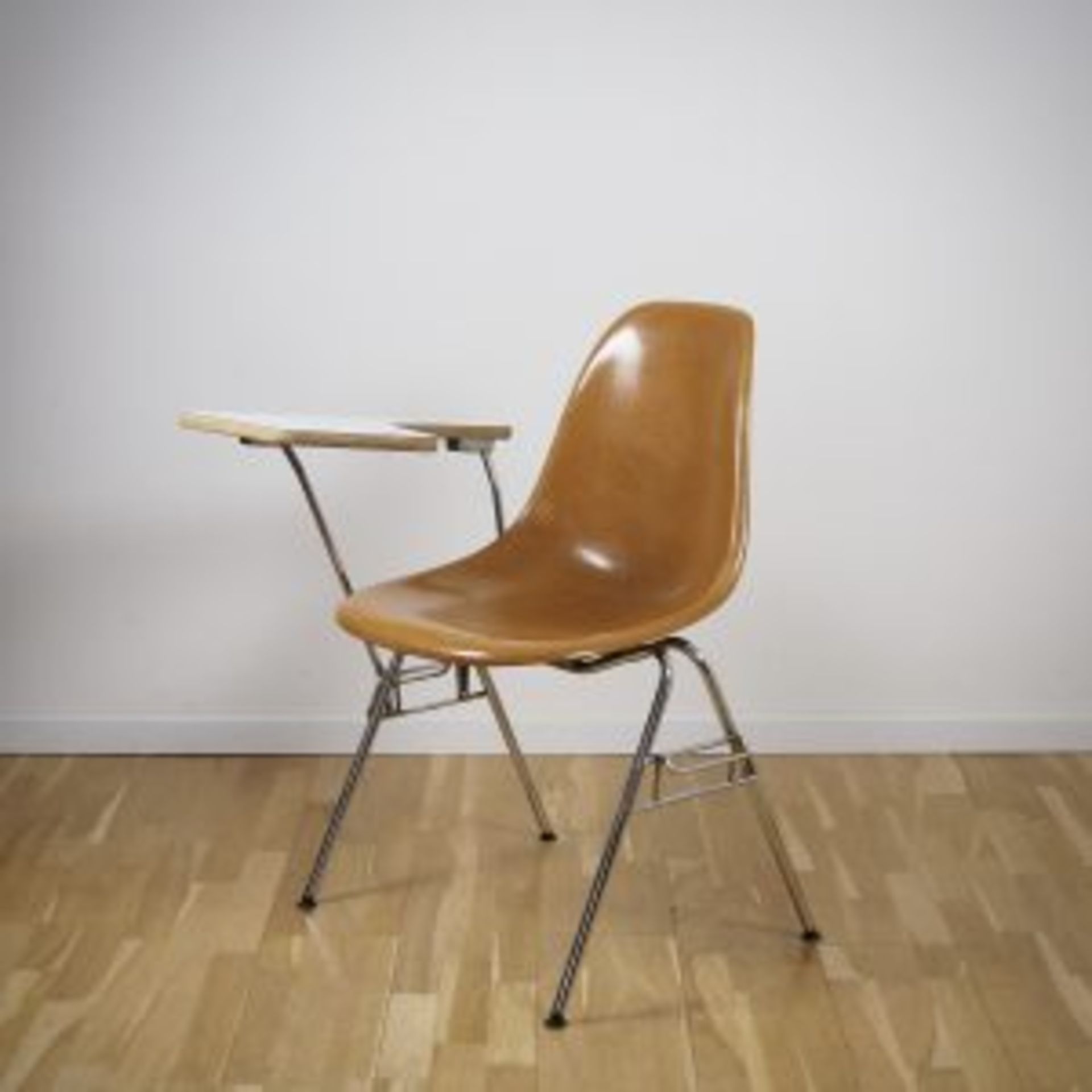 Vitra Eames Fiberglass Side Chair DSS-TA ochre dark