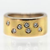 Breiter, massiver Ring mit 7 Brillanten, zus. ca. 0,28 ct, Goldschmiedearbeit NM, Hamburg, 21. Jh.
