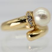 Ring mit Akoya-Perle und 5 kleinen Diamanten, zus. ca. 0,08 ct, 90er Jahre