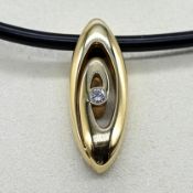 Anhänger mit 1 Brillanten ca. 0,25 ct, schwarzes Kautschuk-Collier mit goldenem Schloss, Juwelier W