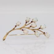 Große Blütenzweignadel mit 8 Opal-Cabochons und 8 kleinen Rubinen, Goldschmiedearbeit, 80er Jahre