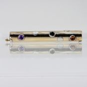 Avantgardistische Stabnadel mit Topas, Turmalin und Amethyst, Goldschmiedearbeit, 21. Jh.