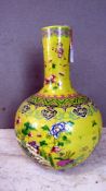 Vase Keulenvase asiatisch gelbgrundig