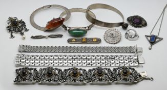 1 Konv. Schmuck Silber z.T. mit Trachtenschmuck z.T. Finnland, 