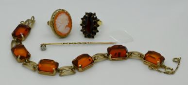 1 Anstecknadel GG 14ct. mit Solitärbrillant 