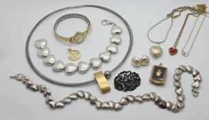1 Konv. Schmuck: 1 Anhänger, 1 Kette je GG/WG 8ct., 