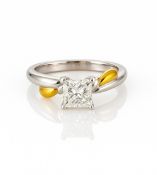 18K white and yellow gold diamond ring