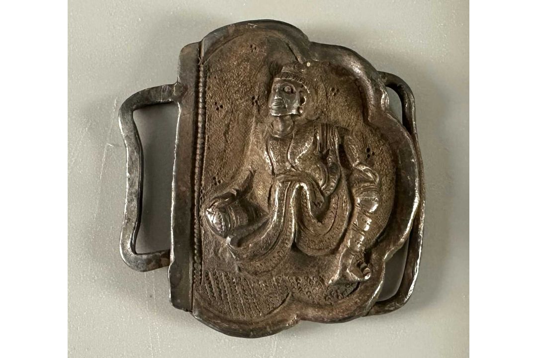 Asiatika Konvolut Amulet Gandhanra, Gürtelschnalle, 2 Drachen und Kamm, wohl China - Bild 7 aus 12