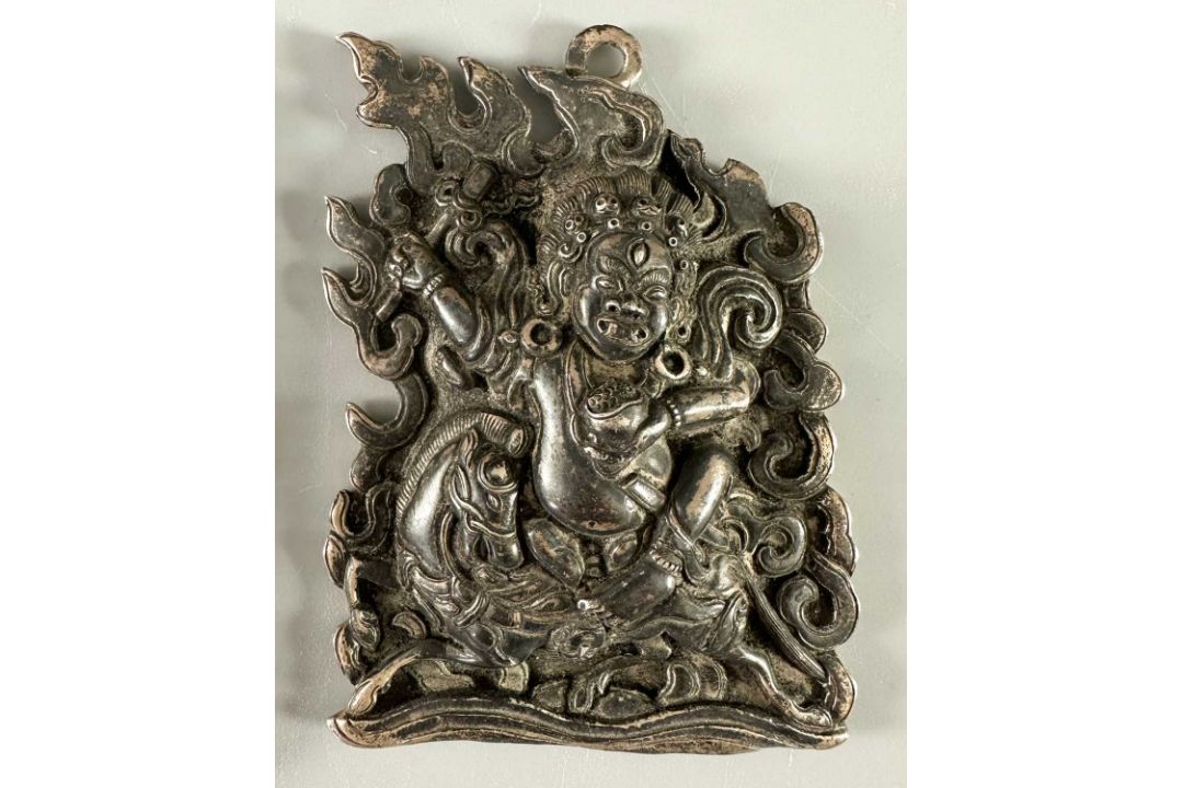 Asiatika Konvolut Amulet Gandhanra, Gürtelschnalle, 2 Drachen und Kamm, wohl China - Bild 8 aus 12