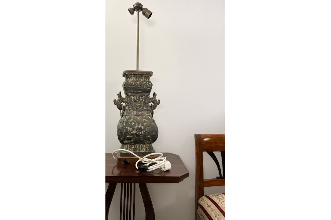 Asiatika China Weingefäß Vase als Lampe, Hu Chunqiu Stil wohl 20. Jahrhundert, Eisen ca. 16KG - Bild 2 aus 6