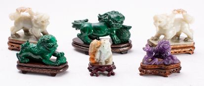 A mixed lot of Chinese hardstone carvings,