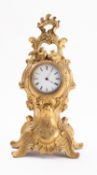 An Edwardian gilt-metal mantel clock the eight-day duration timepiece movement having a platform