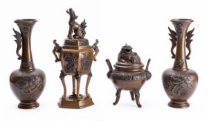 A mixed lot of Japanese bronze wares,