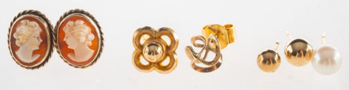 A mixed group of stud earrings, with fou
