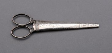 An early 19th century silver scissor cas