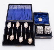 A cased pair of Edward VI silver napkin rings by Henry Matthews, Birmingham 1902,