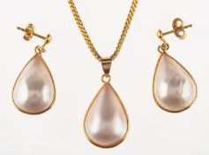 A teardrop mabé pearl pendant with chain and matching earrings, the pendant bale marked K18,