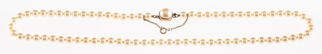 A string Majorica faux pearls, a knotted string of Majorica faux pearls, pearls approx.